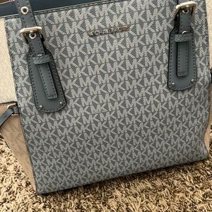 Michael Kors tote. Originally paid $330. One size fits all. 10/10 condition